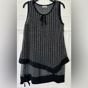 Mirror Image Black and White Geometric Sleeveless Tunic
